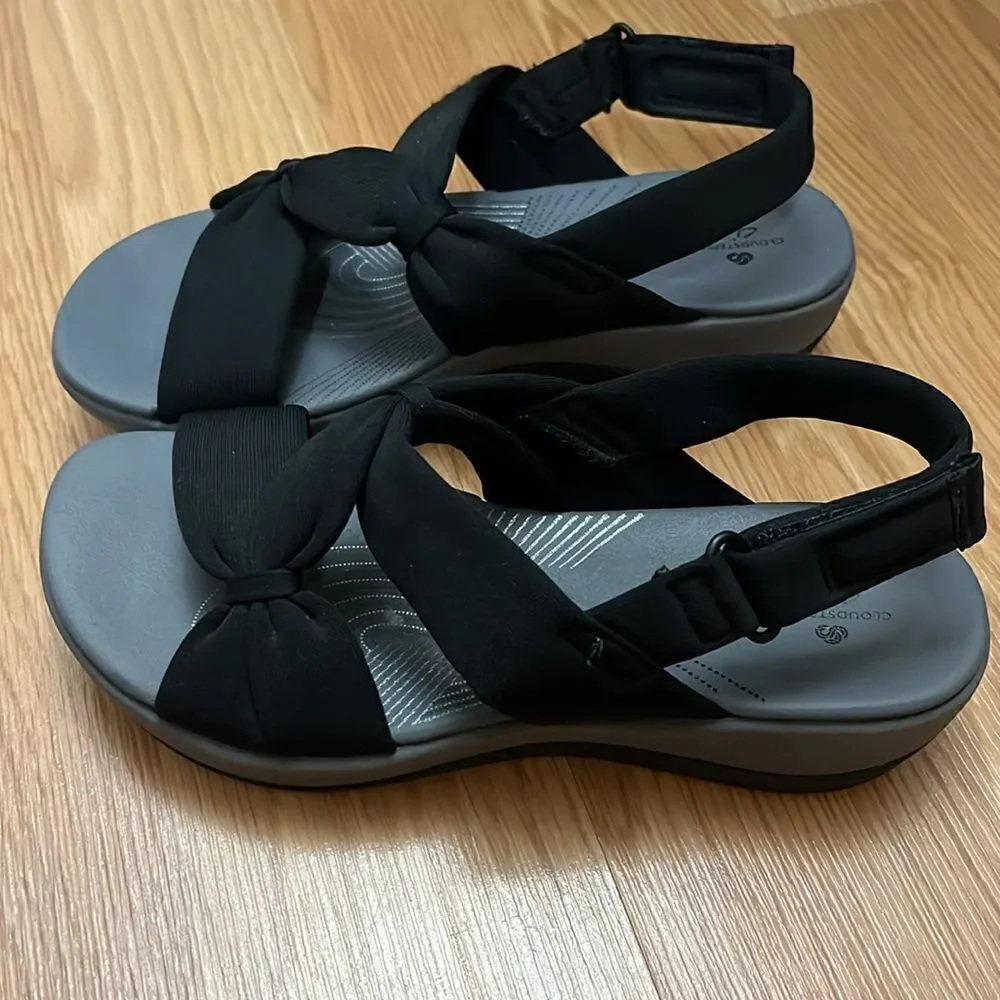 CLARKS CLOUDSTEPPERS WOMEN’S SIZE 6  ARLA MAE BOW SANDALS